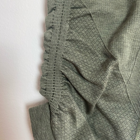 Lululemon cropped legging - Picture 3 of 4